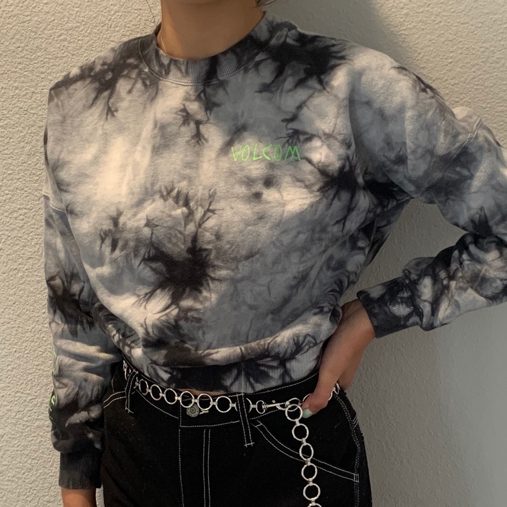 Volcom cropped crew neck sweater